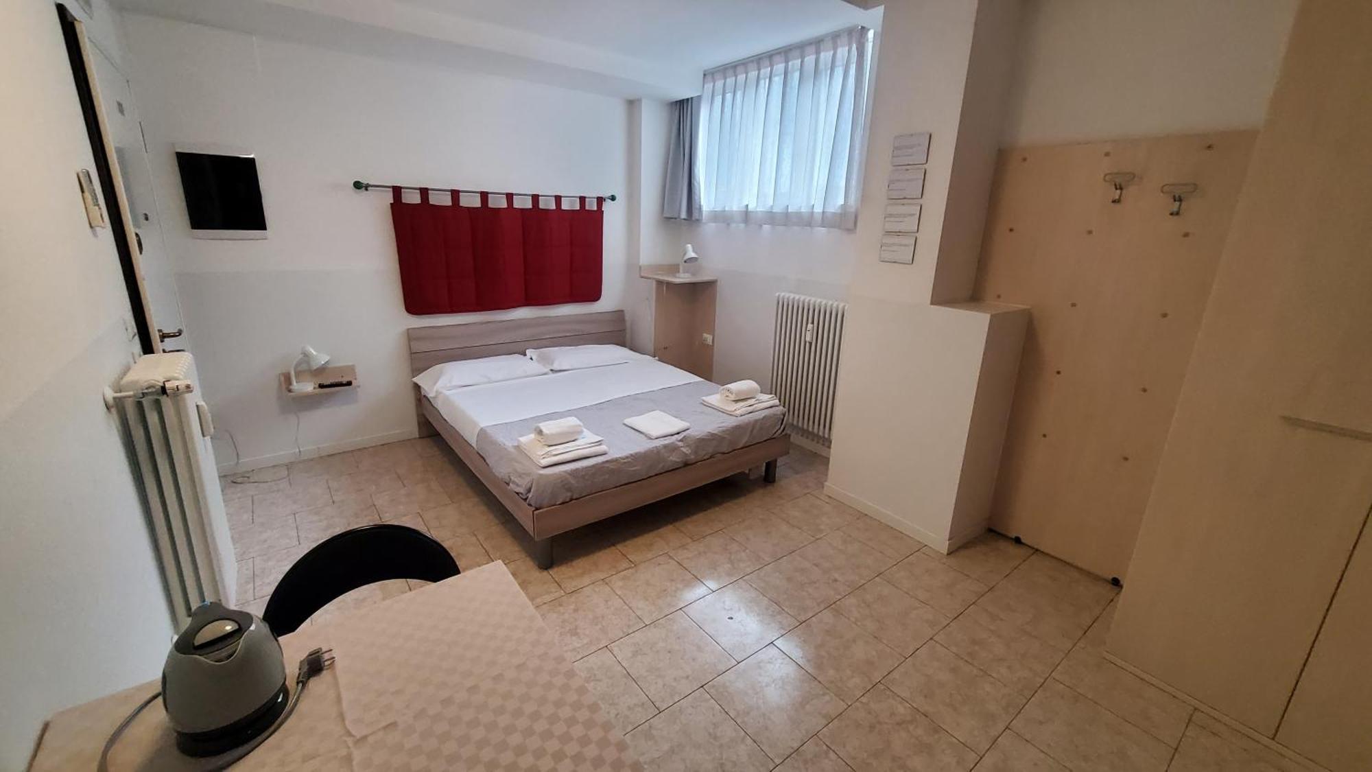 Hb Bonomelli 15 Hotel Bergamo Luaran gambar