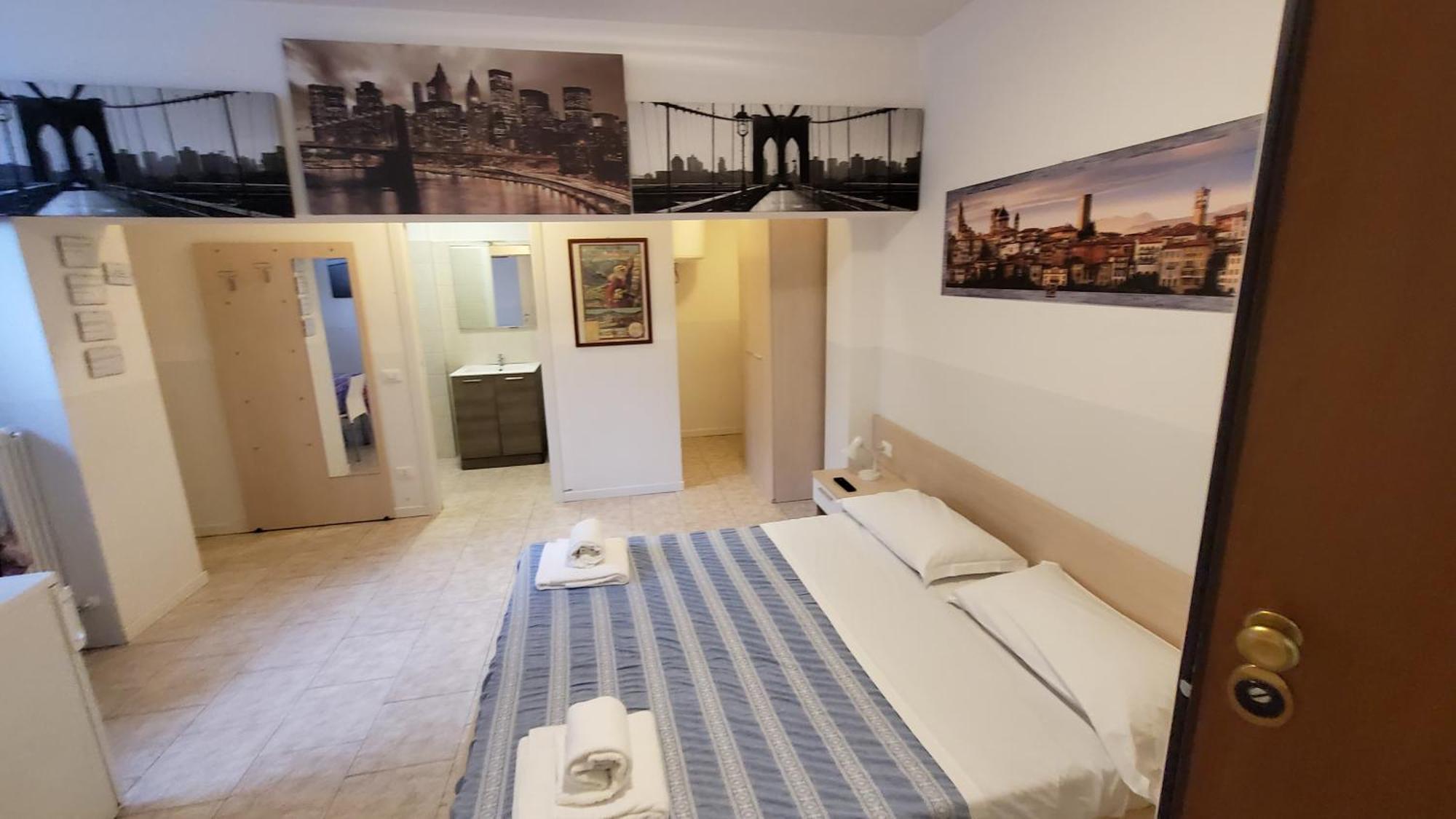 Hb Bonomelli 15 Hotel Bergamo Luaran gambar