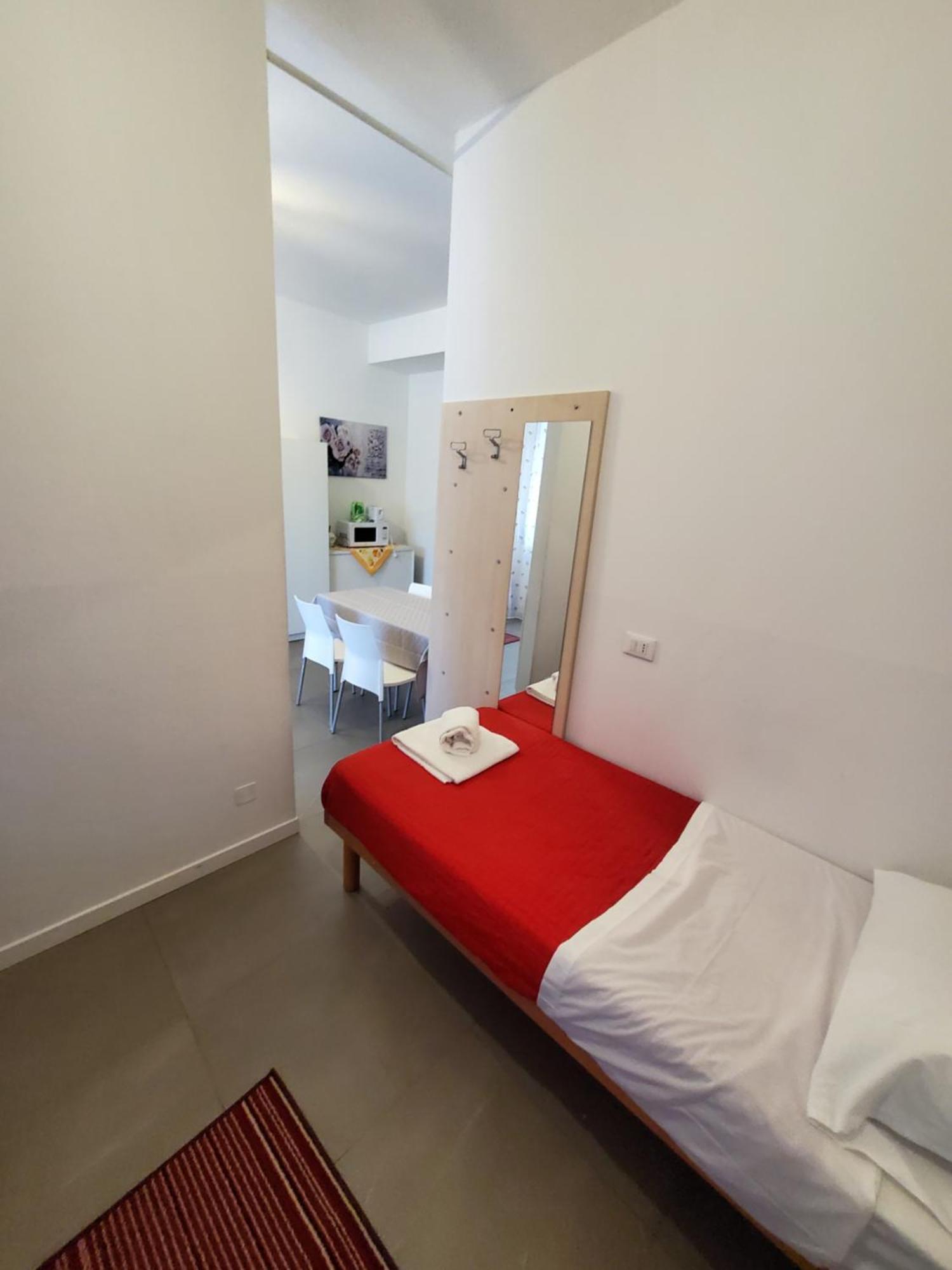 Hb Bonomelli 15 Hotel Bergamo Luaran gambar